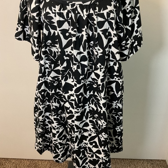 14. Free Assembly Black and White Square Neck Patterned Short Sleeve Dress Sz S - Picture 5 of 10